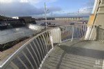 Zeezicht én zongericht, uniek aan zee! Op de mooiste locatie van Wenduine, met open zicht op zee en de duinen, bevindt zich dit knap afgewerkt en recent gebouwd 2-slpk type appartement.
Indeling: aangename woonkamer met ruim en zongericht terras, volledig ingerichte keukenhoek, inkomhall met bergplaats, afzonderlijk toilet, badkamer met ligbad en dubbele wastafel, 2 slaapkamers met terrasje, ...
Beschikbaar vanaf 15/03/2018.
Onder deze tekst bij "documenten vindt u een plannetje van dit appartement. Bij de vermelde maandelijkse huurprijs komen géén bijkomende kosten gebouw/syndic. (10-15)